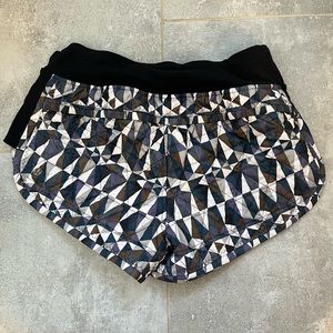 Lululemon quilted hot cheek shorts sz 6